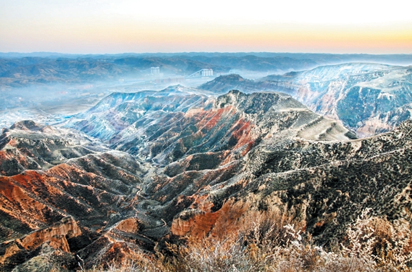 吕梁山.jpg